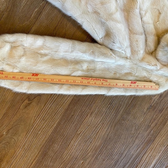 SOLD: Beautiful cool grey/beige textured mink jacket (L) - Picture 7 of 9